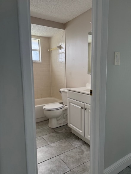 Building Photo - 136 Davenport Ave NE