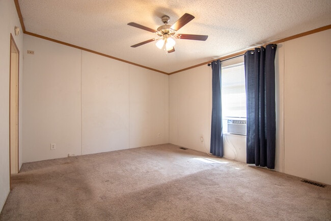 Building Photo - 1520 Linzay St