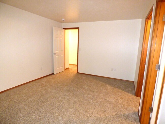 Building Photo - Rent Special: 1/2 Off August's Rent!! 3 bed 2 bath House in South Salem!