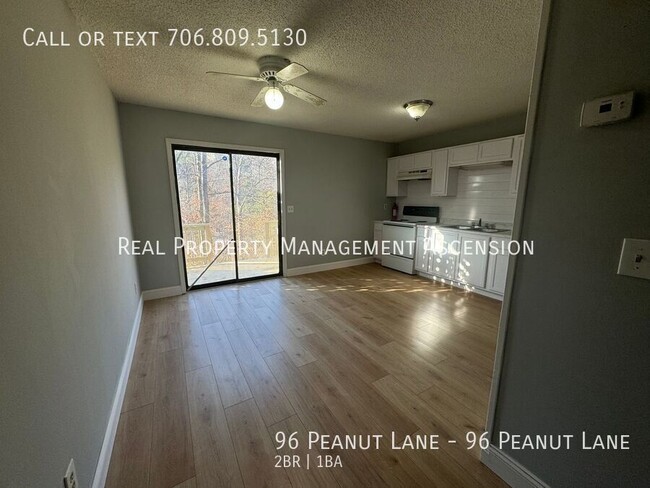 Building Photo - Nice Tunnel Hill Two Bedroom