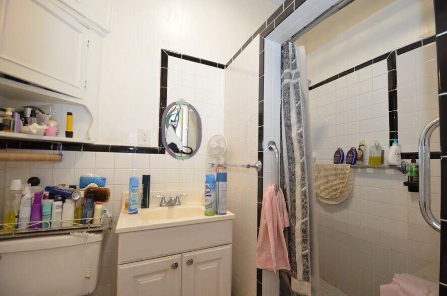 Building Photo - 1956 Coney Island Ave