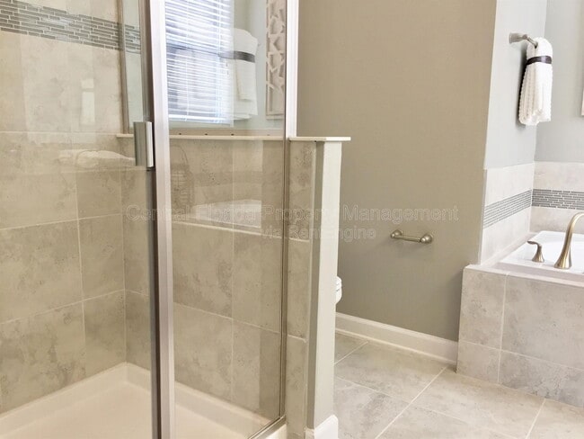 Building Photo - 12076 Theme Alley