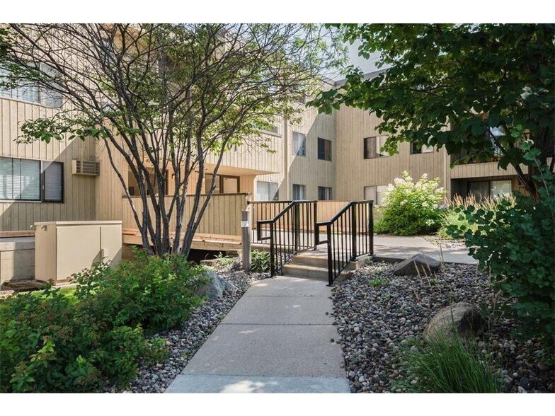 Building Photo - 4101 Parklawn Ave