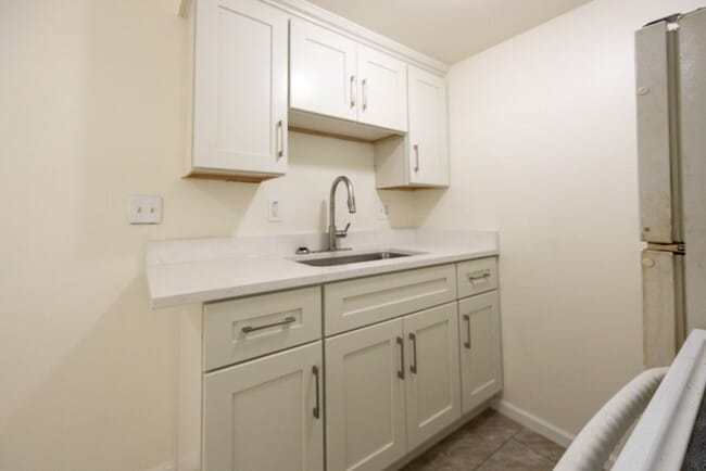 Building Photo - 22330 W Warren Ave