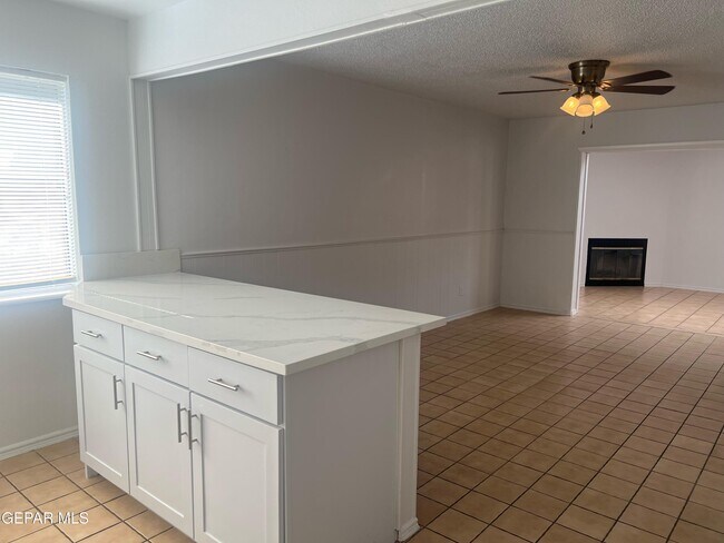 Building Photo - 7200 Alto Rey Ave