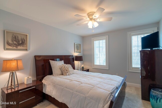 Building Photo - 5 Maria Ln