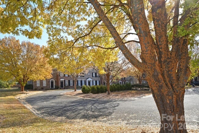 Building Photo - 8643 Beaver Creek Dr