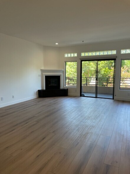 Building Photo - 4477 Woodman Ave