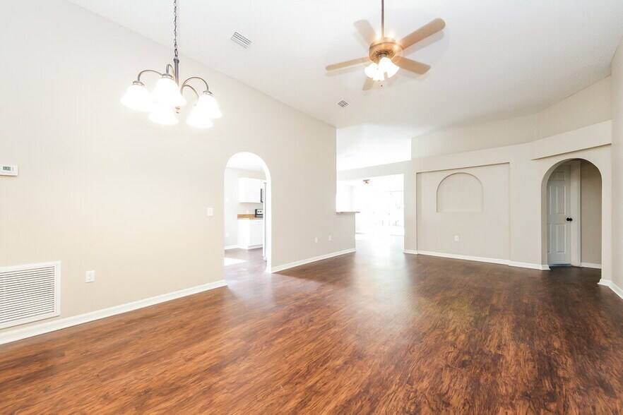 Building Photo - 254 Regal Downs Cir