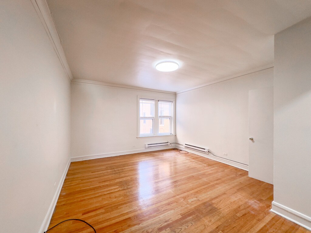 Building Photo - 4222 N Clark St