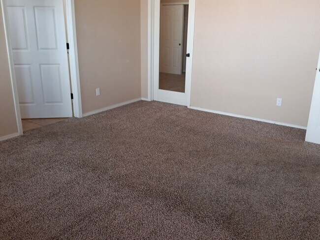 Building Photo - 4 Bedroom, 2 Bathroom! Lovely Home Coming Soon!