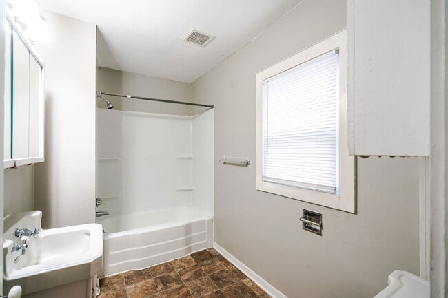 Building Photo - 1250 Indianola Ave