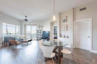 Building Photo - 945 E Playa Del Norte Dr