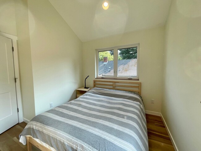 Building Photo - Efficient 2 Bed/2 Bath ADU in Sellwood