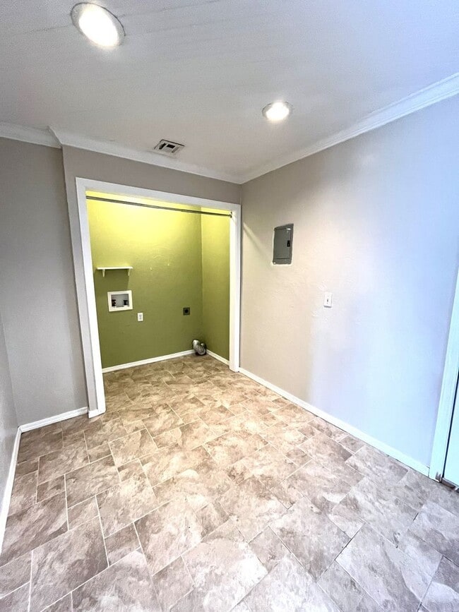 Building Photo - Cute 2 Bed 1.5 Bath in Bethany