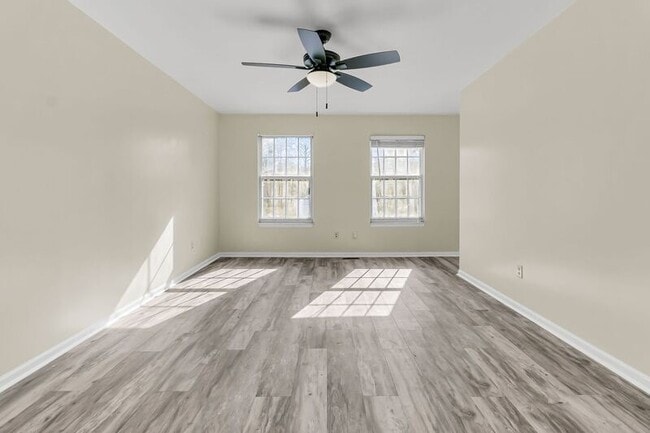 Building Photo - 121 Sully St