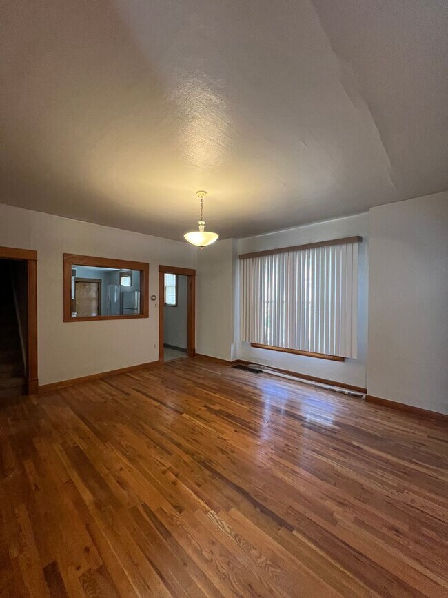 Building Photo - Charming 4 Bed 2 Bath in Gonzaga!!