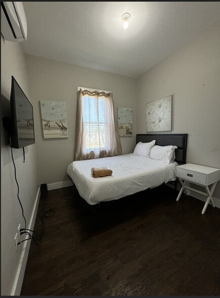 Unit 1F - 4 Whitman Ave