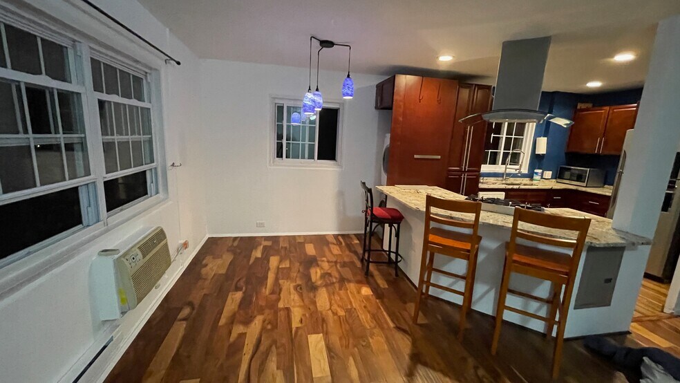 Building Photo - 3338 Valley Dr