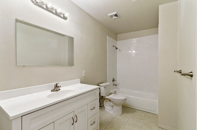Building Photo - Centrally located - Remodeled Home