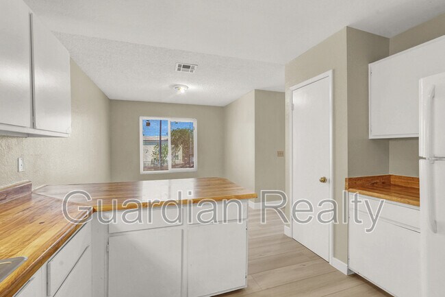 Building Photo - 801 N Major Ave