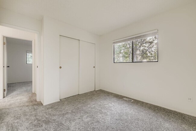 Building Photo - Fully-Remodeled 3 Bed 2.5 Bath Kirkland Home!