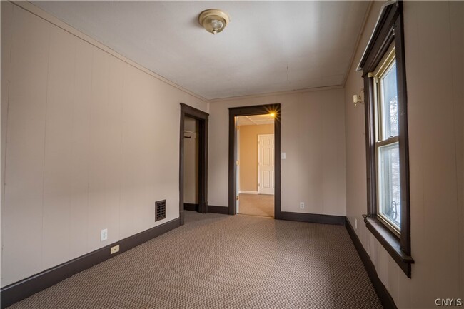 Building Photo - 208 E Clark St