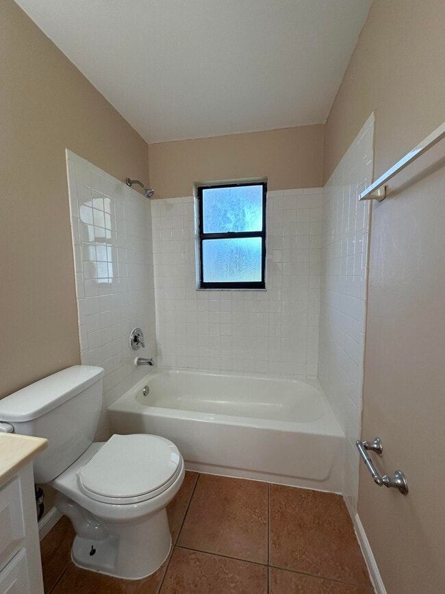 Building Photo - 954 Louisiana Ave