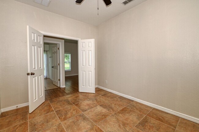 Building Photo - January Special offer 50% off First Month'...