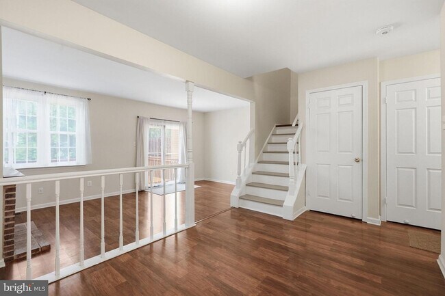 Building Photo - 204 Livingston Ct