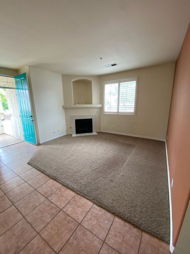 Building Photo - Beautiful 2 Bedroom 2 Bath Condo in the heart of Rancho San Diego!