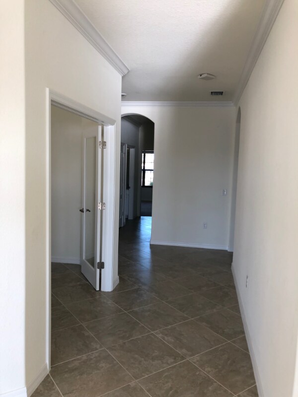 Building Photo - 1591 Santiago Cir