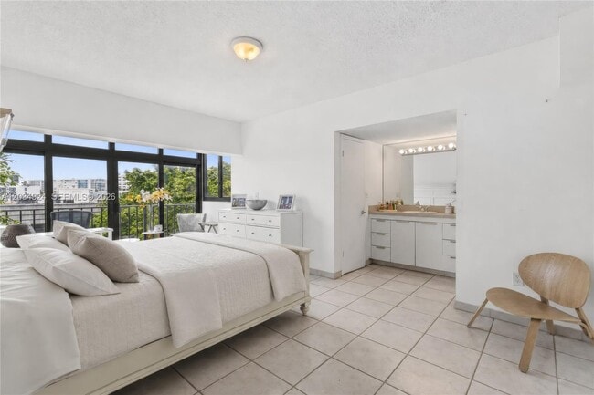 Building Photo - 575 Crandon Blvd