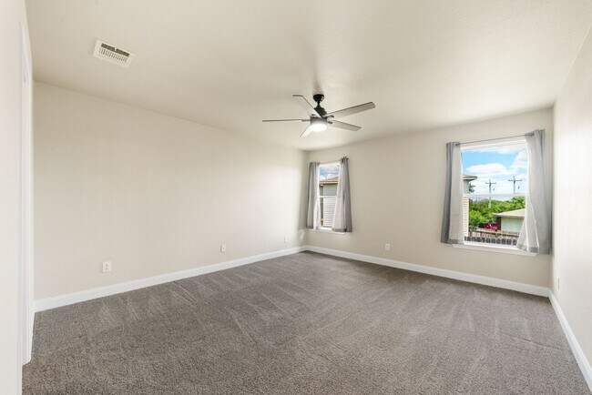 Building Photo - 3 Bedroom/2 Bedroom Highland Farms Subdivi...