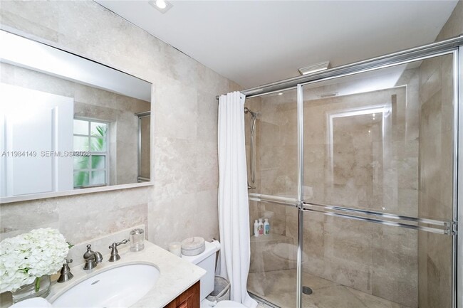 Building Photo - 265 Palm Ave