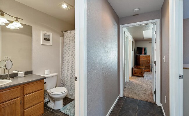 Building Photo - 3 Bedroom, 2 Bathroom Medford Home