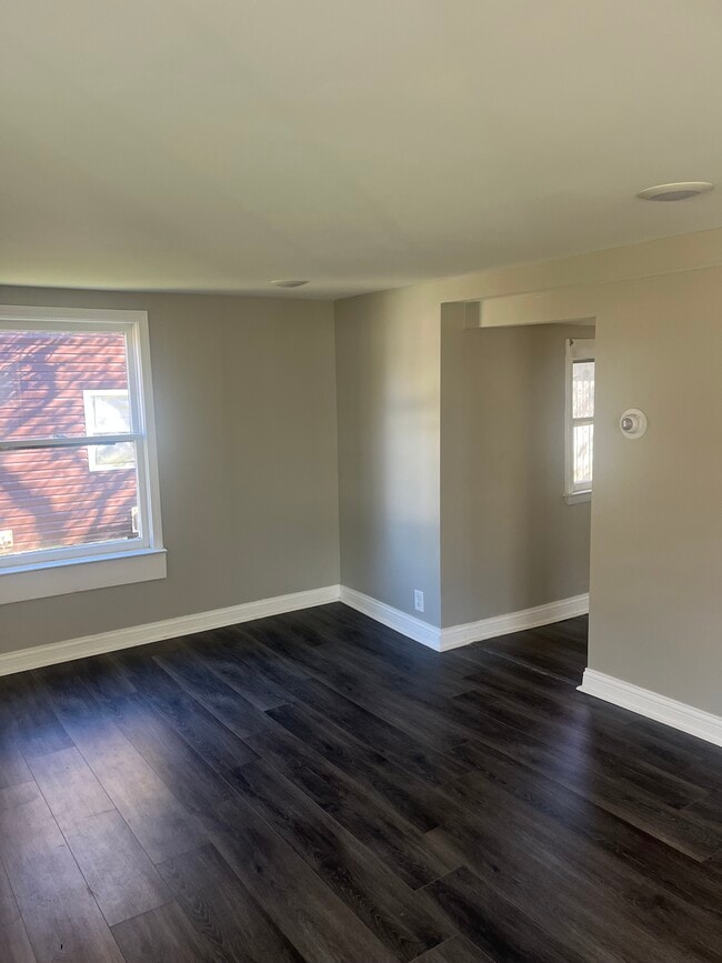 Building Photo - 859 Jones Ave