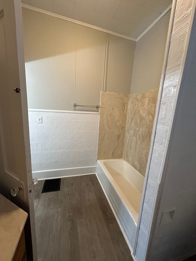 Building Photo - RENT SPECIAL: $300 off second month's rent...