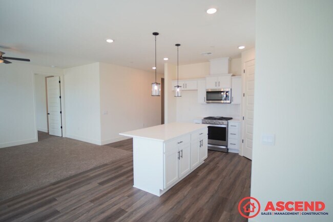 Building Photo - Southwest Home with Solar!