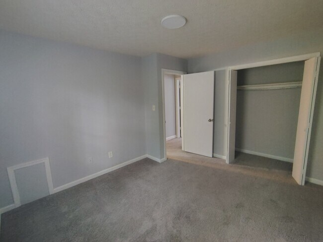 Building Photo - 16 Duiguid Dr