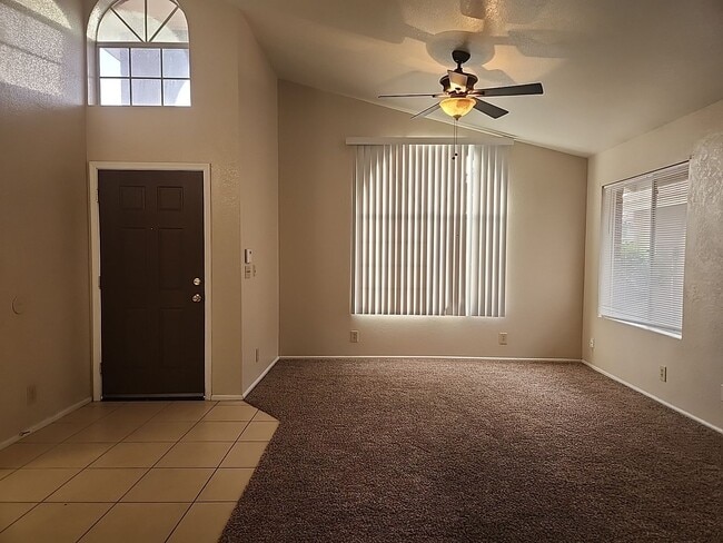 Building Photo - ?4 Bed / 2 Bath Single Level Gilbert Home with vaulted Ceilings *New Paint*?