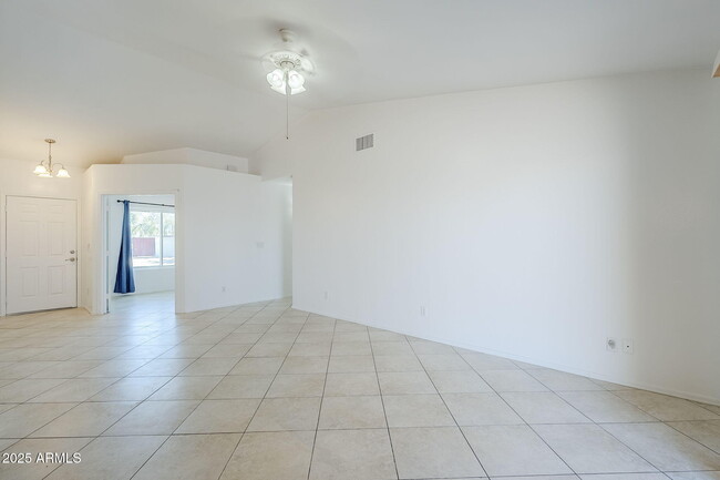 Building Photo - 678 S Silver Dr