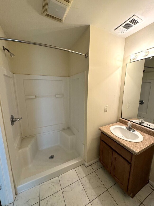 Building Photo - 4br House FOR RENT - less than 1 mile from campus - FALL 2026 PRELEASE