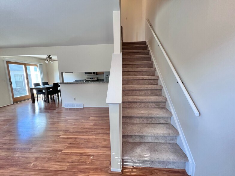 Building Photo - 2736 Glenbridge Ct