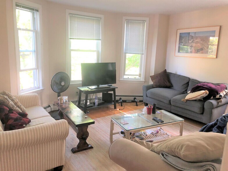 Building Photo - 279 Pearl St