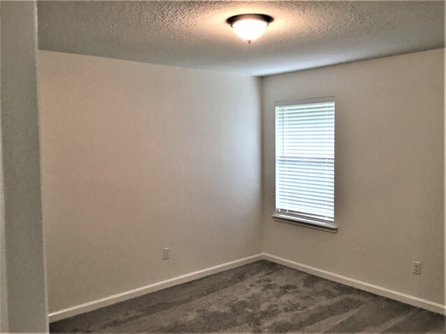 Building Photo - 207 Buck Run Way