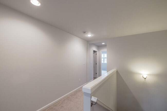 Building Photo - 324 Stratford Ln