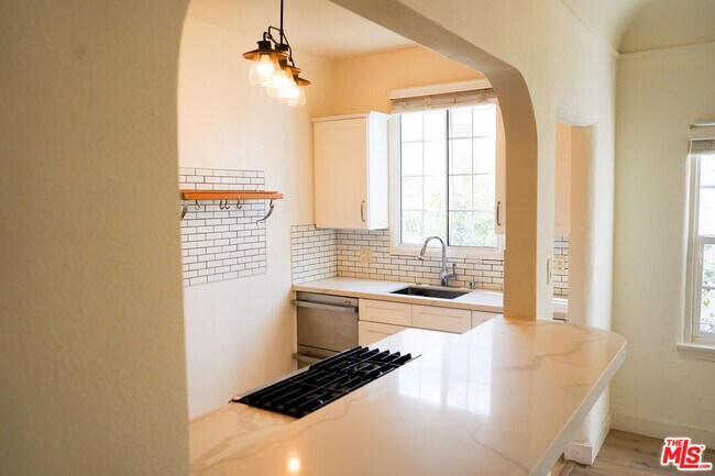 Building Photo - 10520 Eastborne Ave