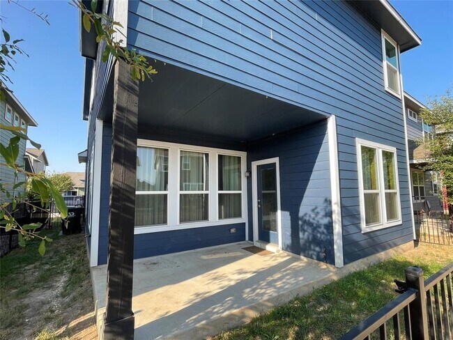 Building Photo - 142 Simon