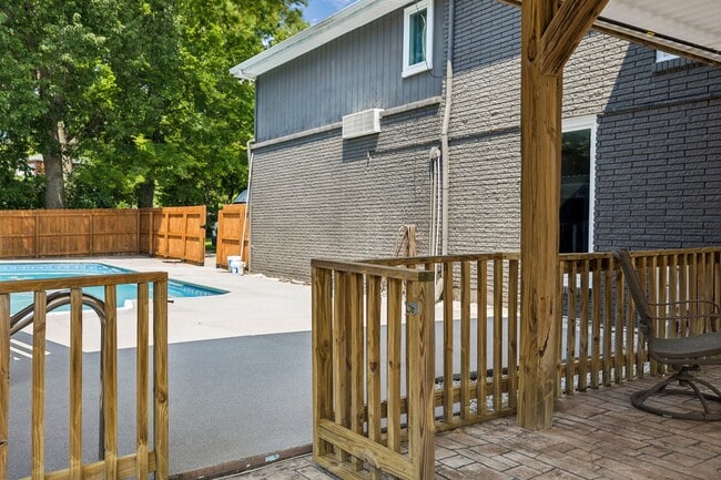 Building Photo - 326 Draper Cir